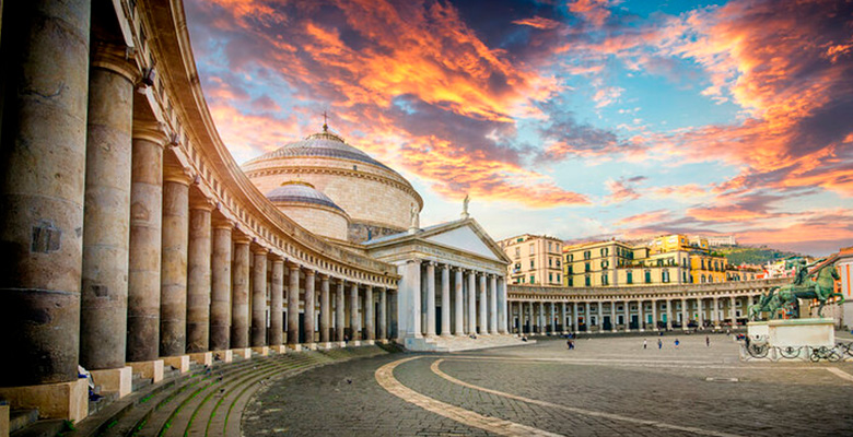 Scopri Napoli Senza Barriere: Walking Tour Monumentale con Dolce Sorpresa